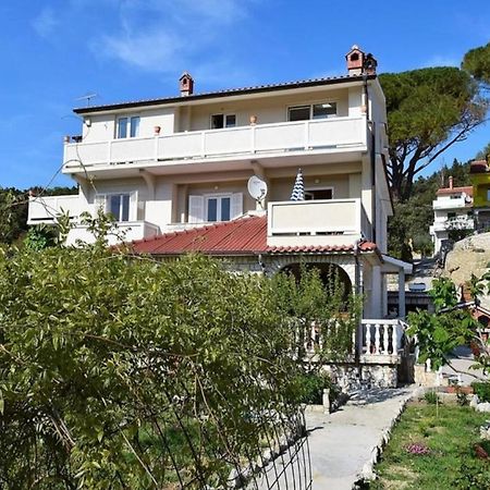 Apartment Eufemija-Rab Kampor Екстериор снимка