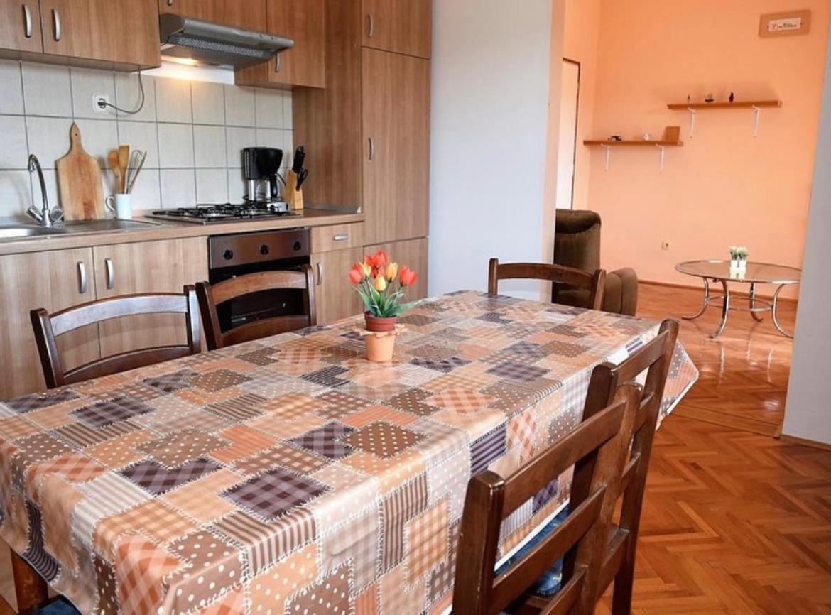 Apartment Eufemija-Rab Kampor Екстериор снимка