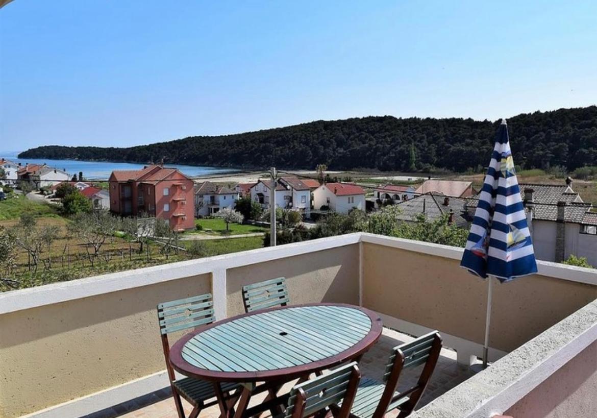Apartment Eufemija-Rab Kampor Екстериор снимка